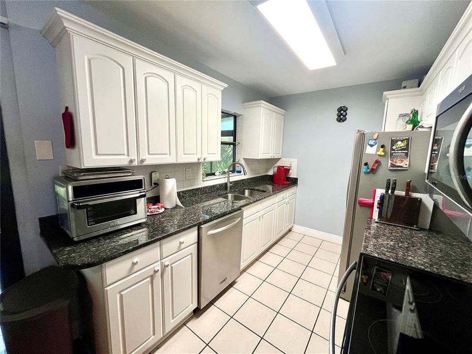 For Sale: $389,900 (2 beds, 1 baths, 1103 Square Feet)