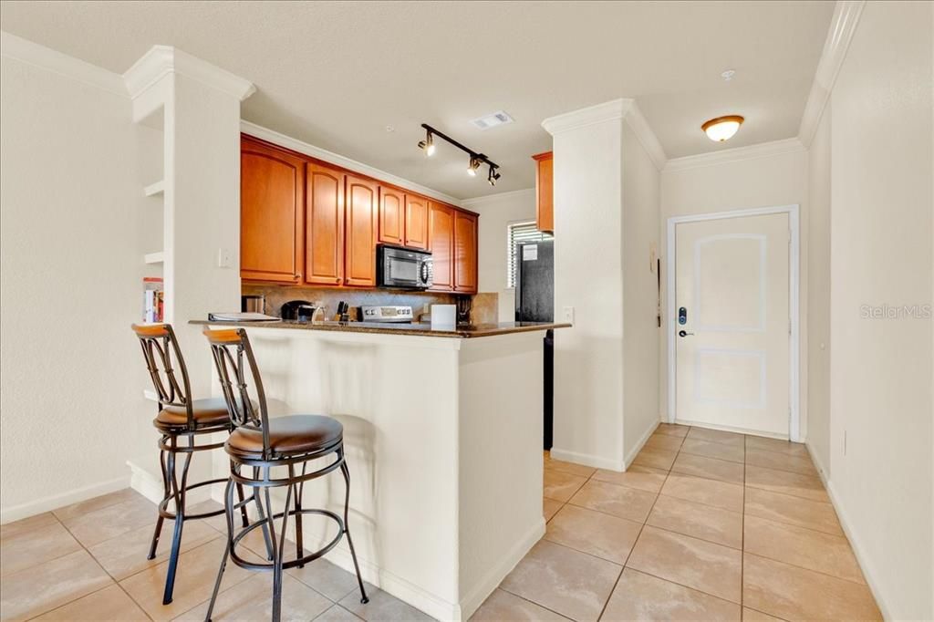 For Sale: $235,000 (2 beds, 2 baths, 1039 Square Feet)