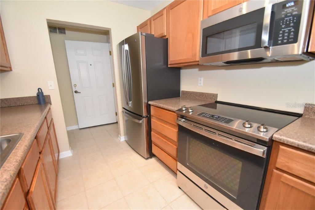 For Rent: $1,950 (2 beds, 2 baths, 1049 Square Feet)