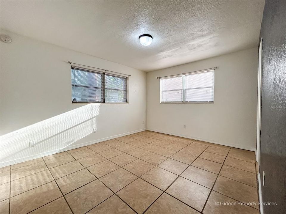 For Rent: $1,600 (3 beds, 2 baths, 1708 Square Feet)
