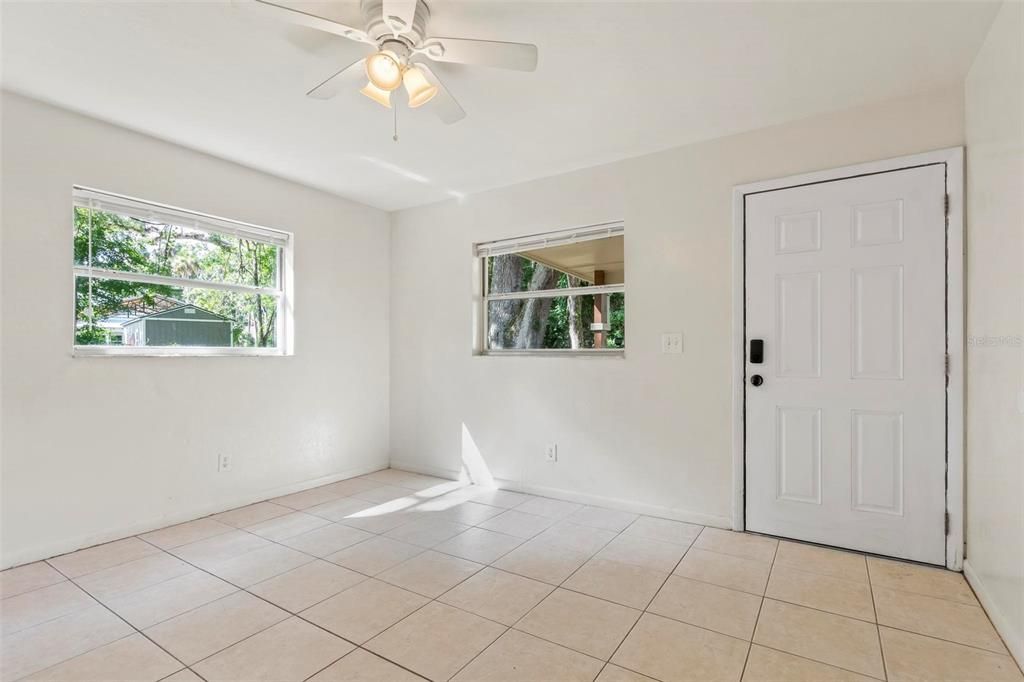 For Sale: $405,000 (3 beds, 1 baths, 816 Square Feet)