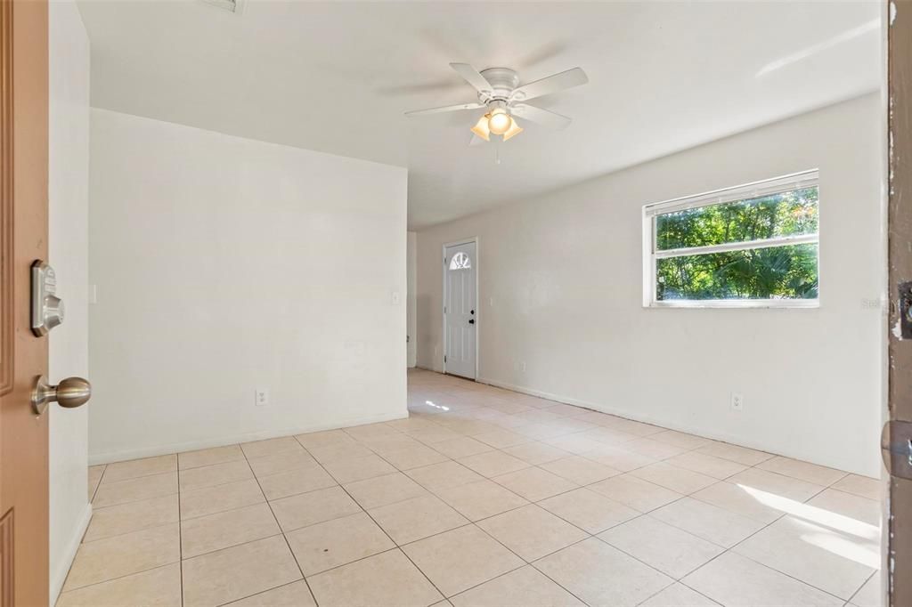 For Sale: $405,000 (3 beds, 1 baths, 816 Square Feet)