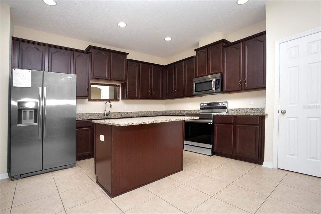 For Rent: $2,500 (3 beds, 2 baths, 2127 Square Feet)