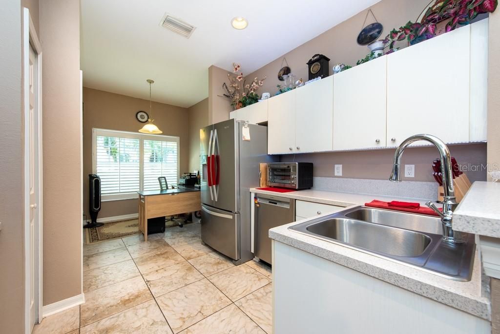 For Sale: $262,000 (2 beds, 2 baths, 1340 Square Feet)