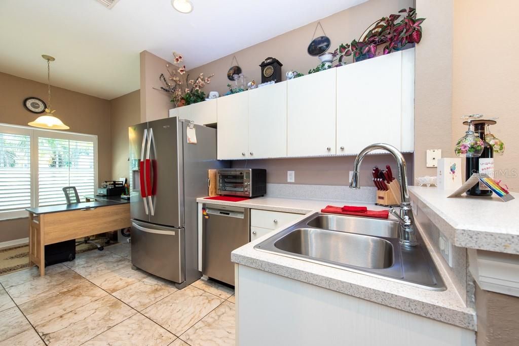 For Sale: $262,000 (2 beds, 2 baths, 1340 Square Feet)