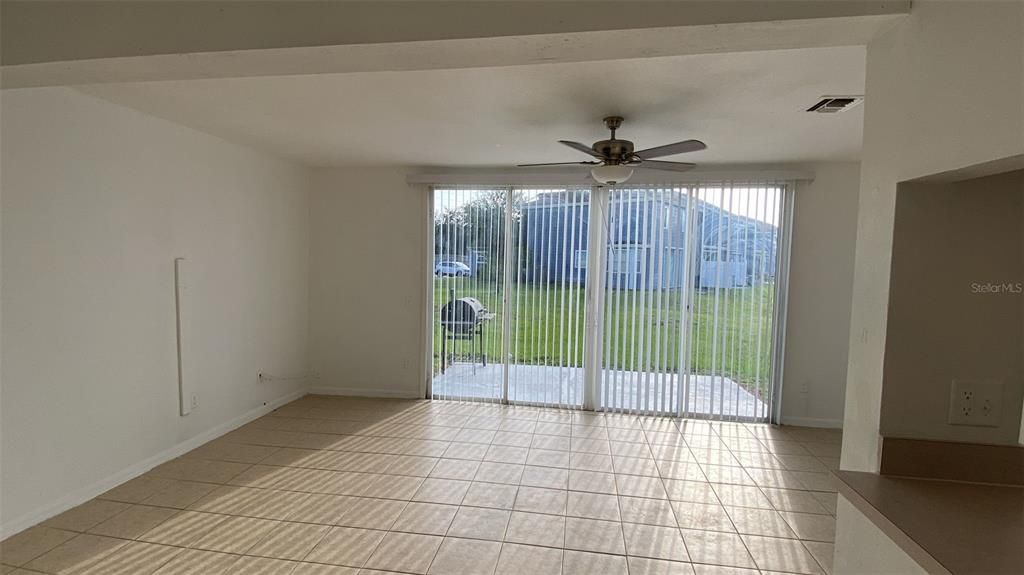 Active With Contract: $1,800 (3 beds, 2 baths, 1638 Square Feet)