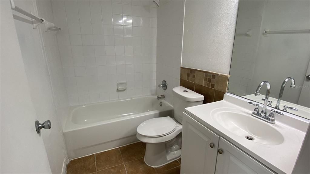 Active With Contract: $1,800 (3 beds, 2 baths, 1638 Square Feet)