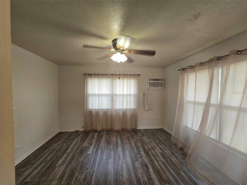 For Rent: $1,300 (1 beds, 1 baths, 664 Square Feet)