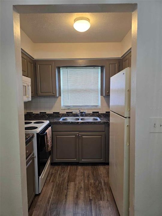 For Rent: $1,300 (1 beds, 1 baths, 664 Square Feet)