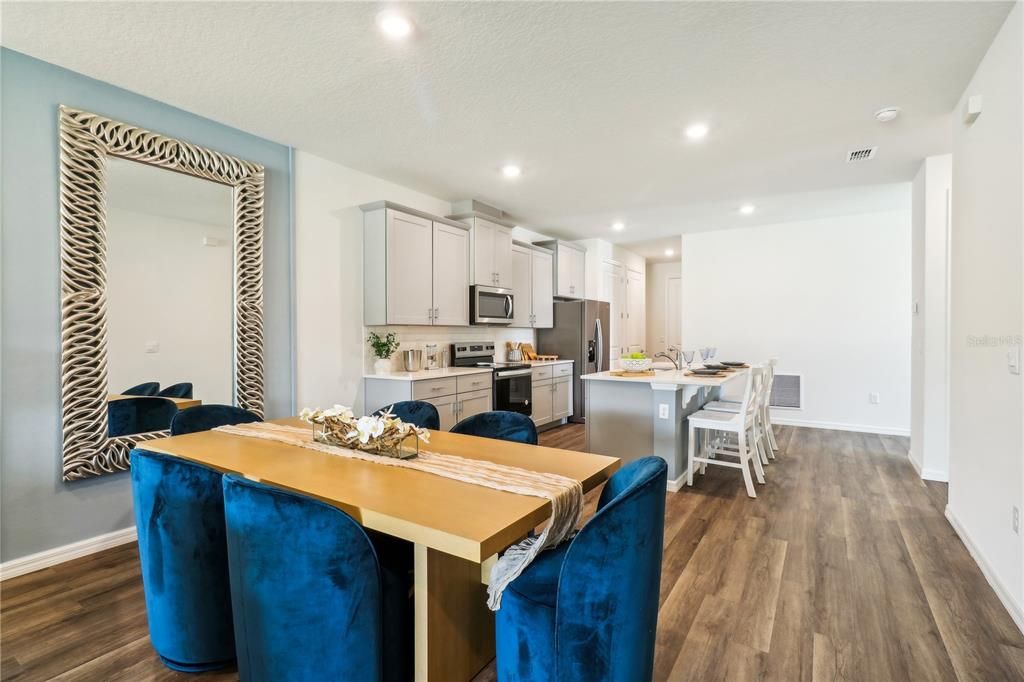 For Sale: $335,555 (2 beds, 2 baths, 1608 Square Feet)