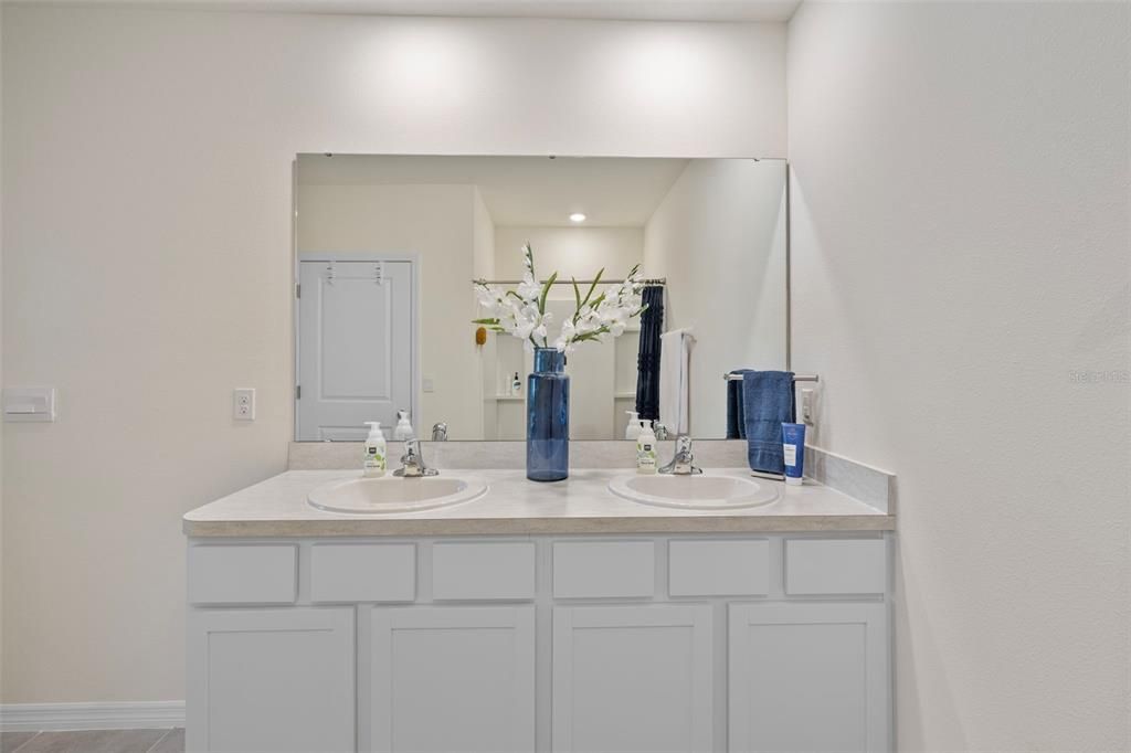 Active With Contract: $379,900 (3 beds, 2 baths, 1690 Square Feet)