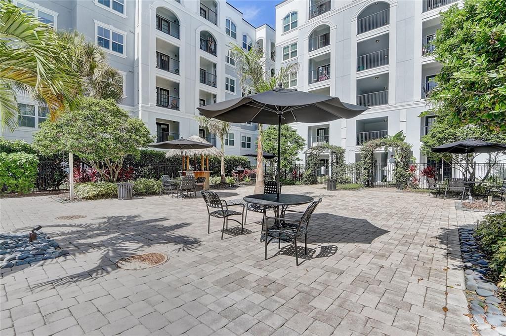 Active With Contract: $179,999 (1 beds, 1 baths, 744 Square Feet)