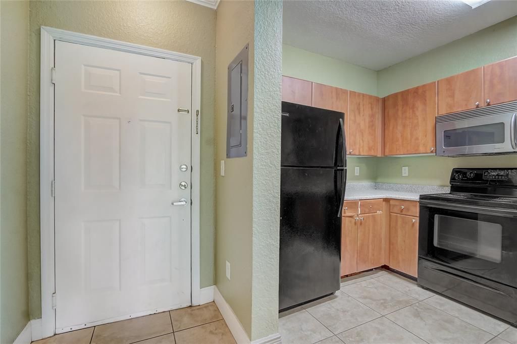 Active With Contract: $179,999 (1 beds, 1 baths, 744 Square Feet)