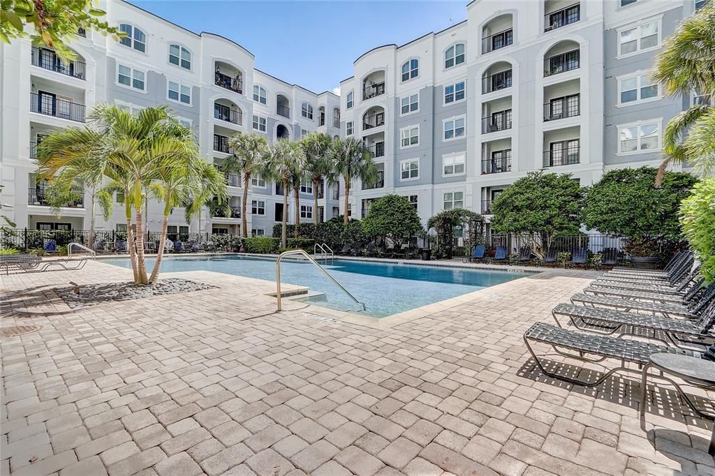 Active With Contract: $179,999 (1 beds, 1 baths, 744 Square Feet)