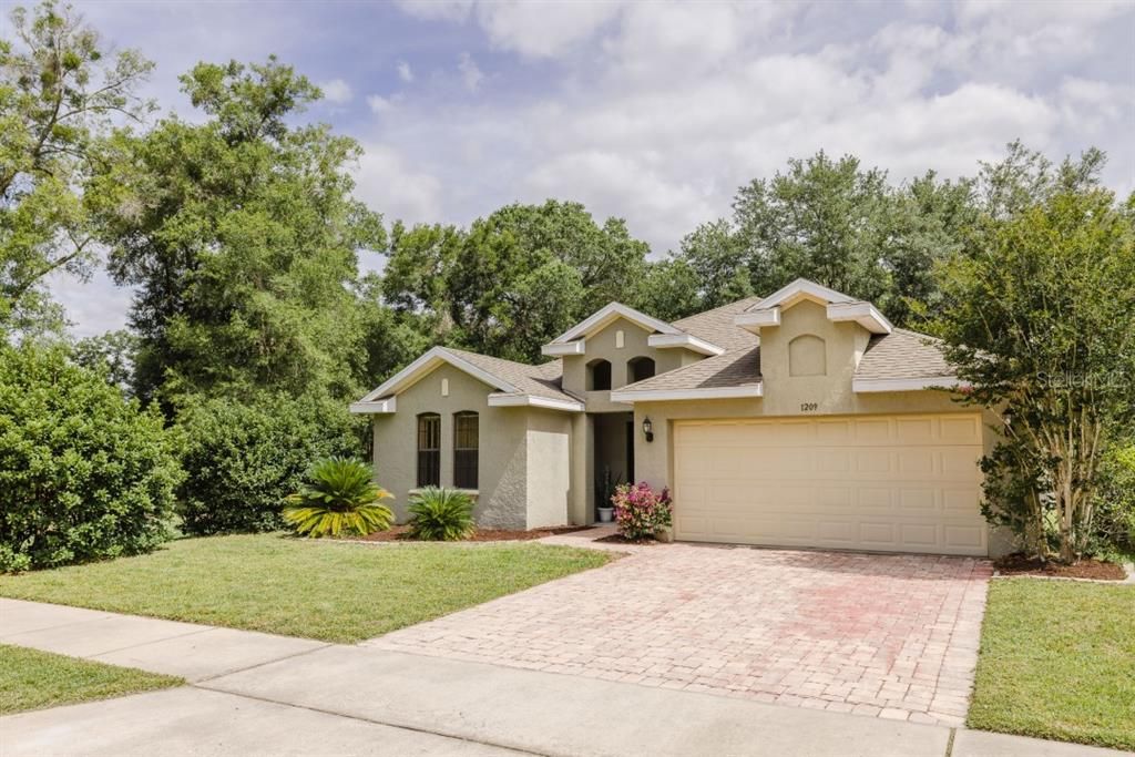 For Sale: $340,000 (3 beds, 2 baths, 1454 Square Feet)