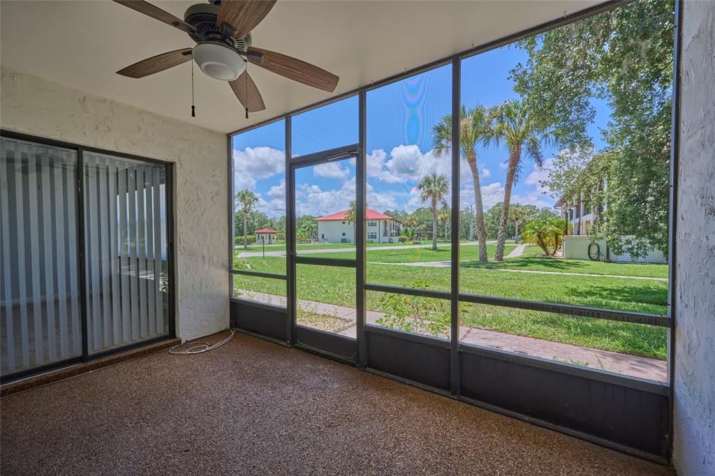 Large lanai with ceiling fan