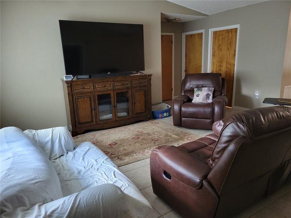 For Sale: $245,000 (3 beds, 2 baths, 1420 Square Feet)