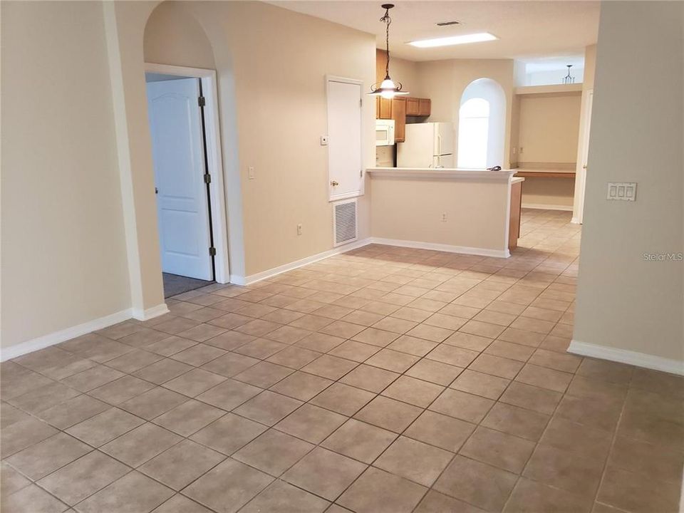 For Rent: $2,750 (4 beds, 2 baths, 1710 Square Feet)