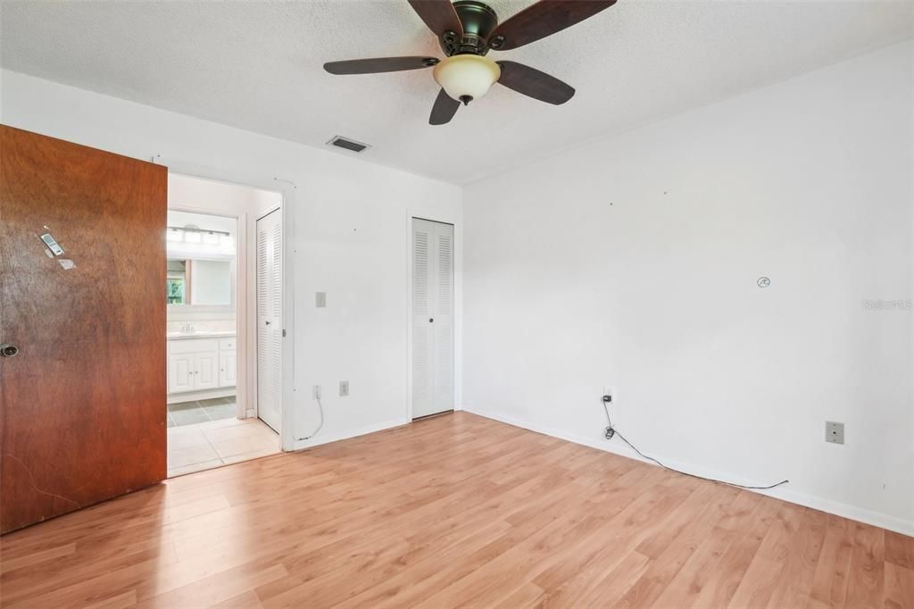 For Sale: $390,000 (2 beds, 2 baths, 1190 Square Feet)