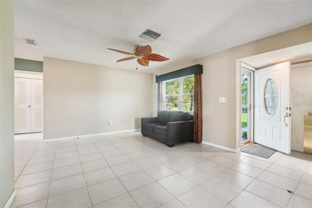 For Sale: $390,000 (2 beds, 2 baths, 1190 Square Feet)