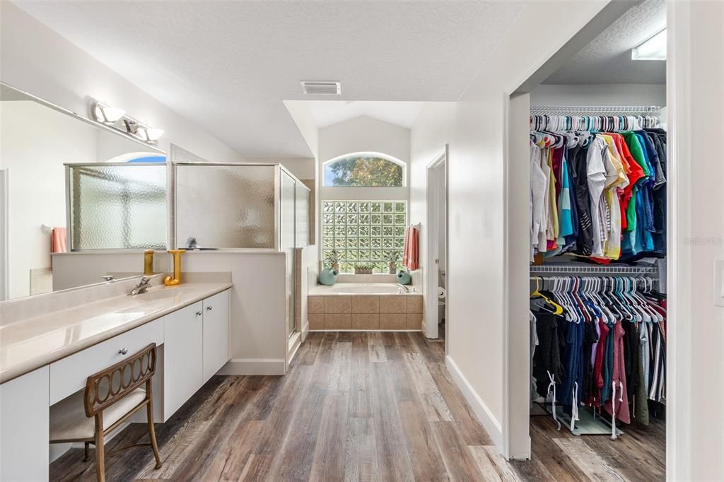 Master Bathroom w/Dual Sinks