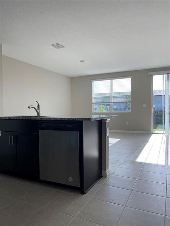 For Rent: $2,100 (3 beds, 2 baths, 1485 Square Feet)