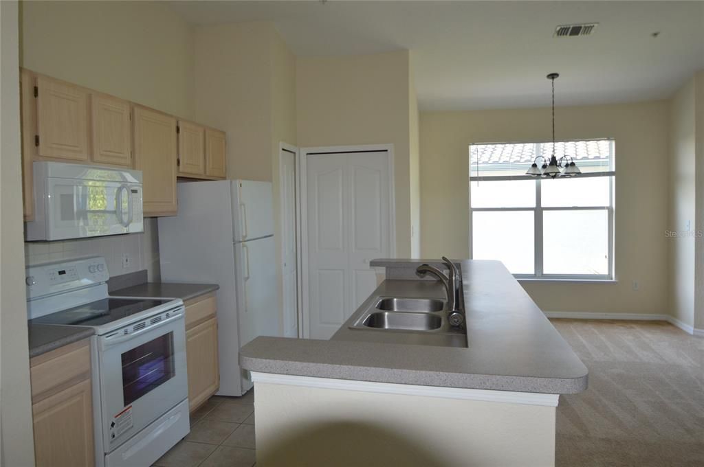 For Rent: $1,400 (1 beds, 1 baths, 691 Square Feet)