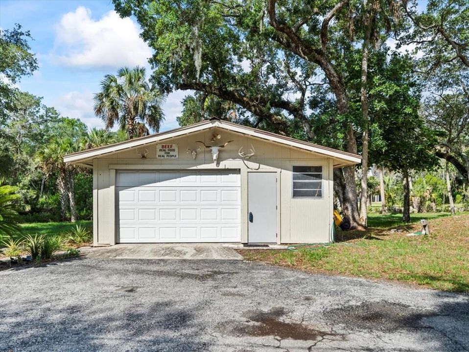 For Sale: $730,000 (3 beds, 3 baths, 936 Square Feet)