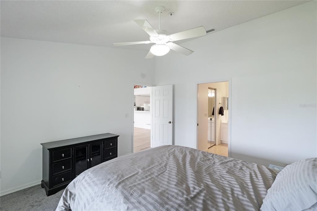 For Sale: $290,000 (2 beds, 2 baths, 1261 Square Feet)