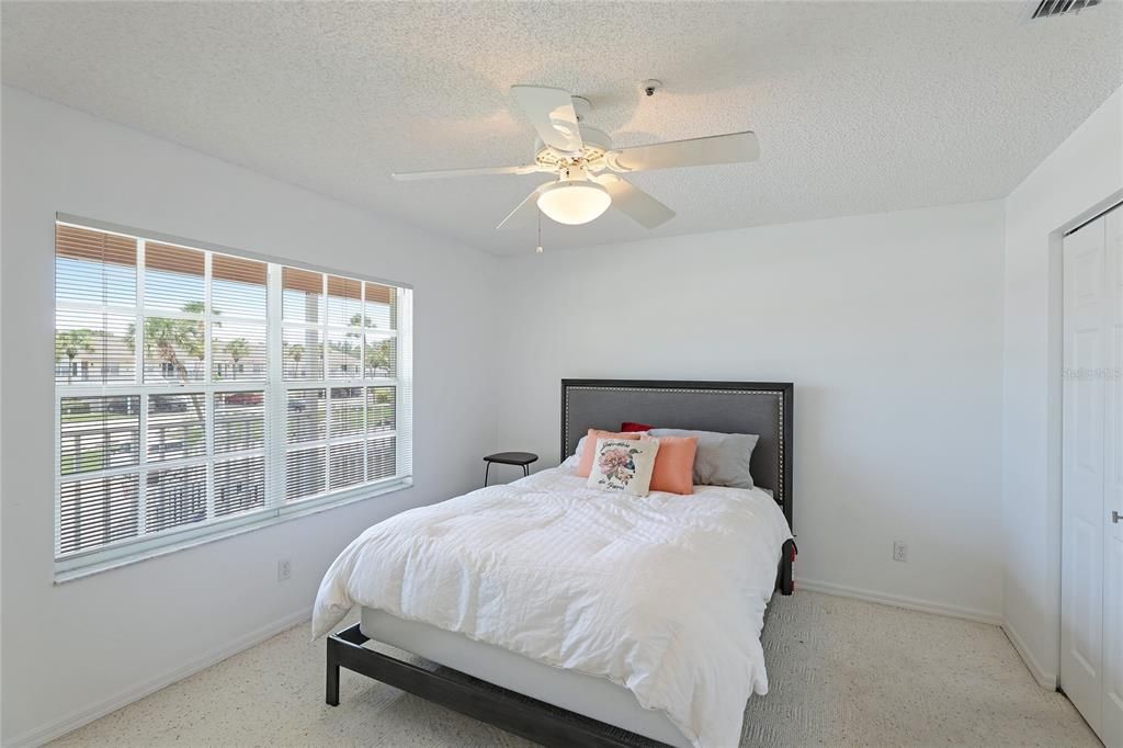 For Sale: $290,000 (2 beds, 2 baths, 1261 Square Feet)
