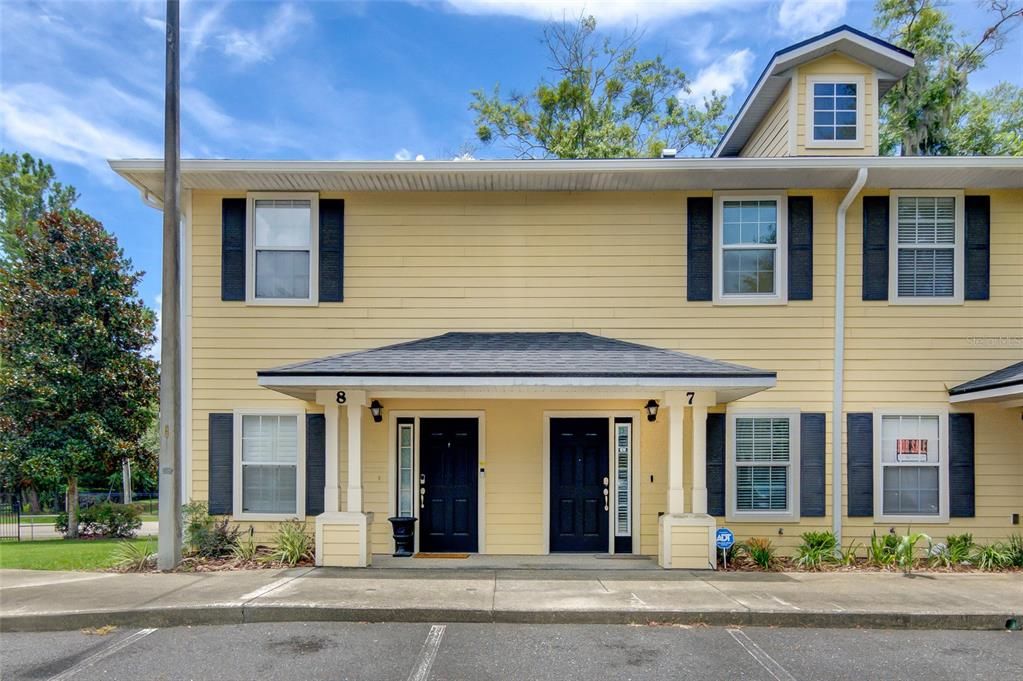 Active With Contract: $264,000 (2 beds, 3 baths, 1091 Square Feet)