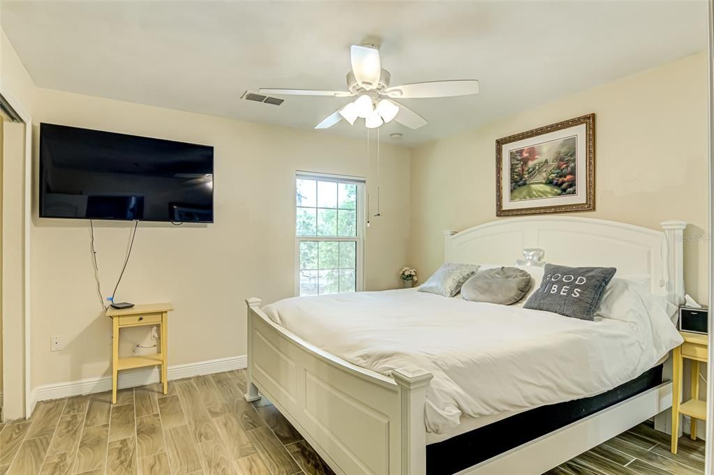 Active With Contract: $264,000 (2 beds, 3 baths, 1091 Square Feet)