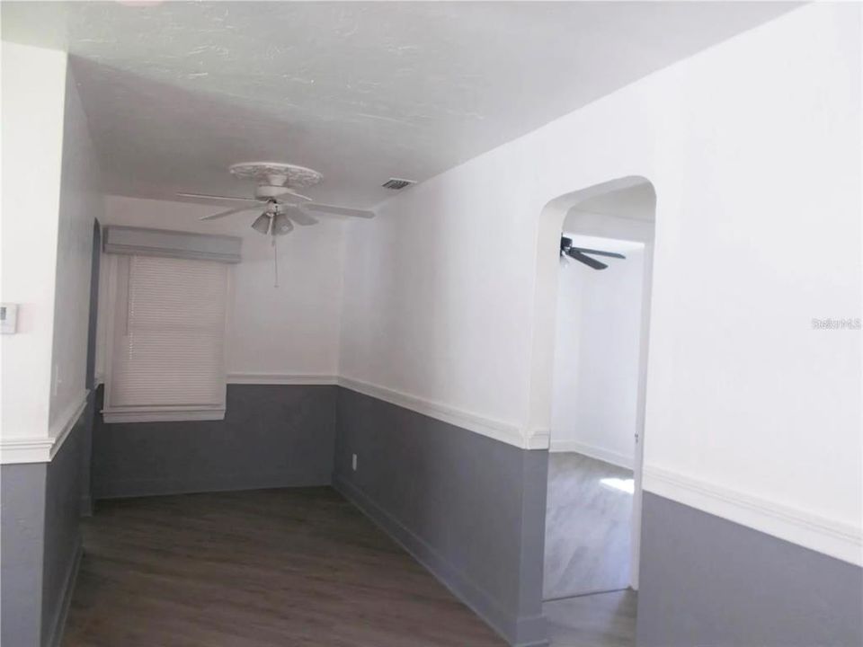 For Sale: $325,000 (2 beds, 1 baths, 831 Square Feet)