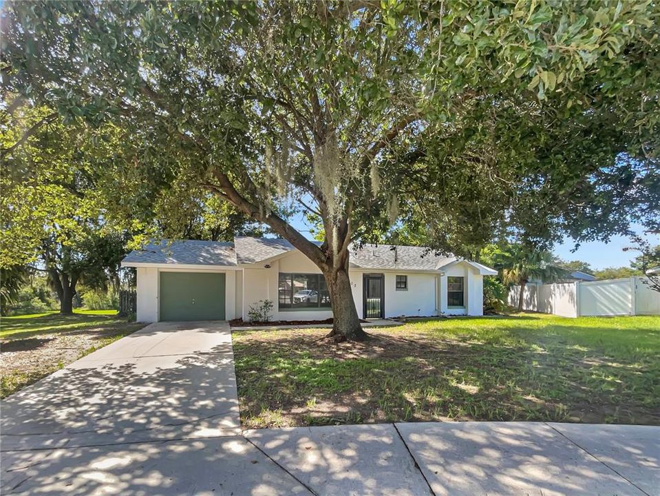 For Sale: $275,000 (2 beds, 2 baths, 1296 Square Feet)