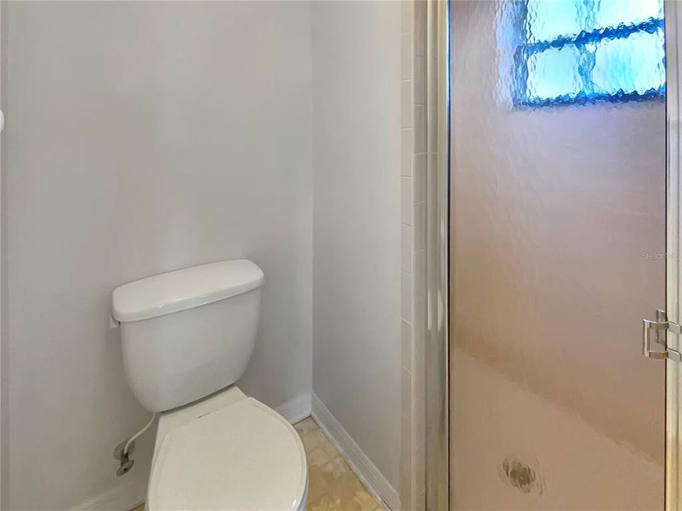 For Sale: $275,000 (2 beds, 2 baths, 1296 Square Feet)