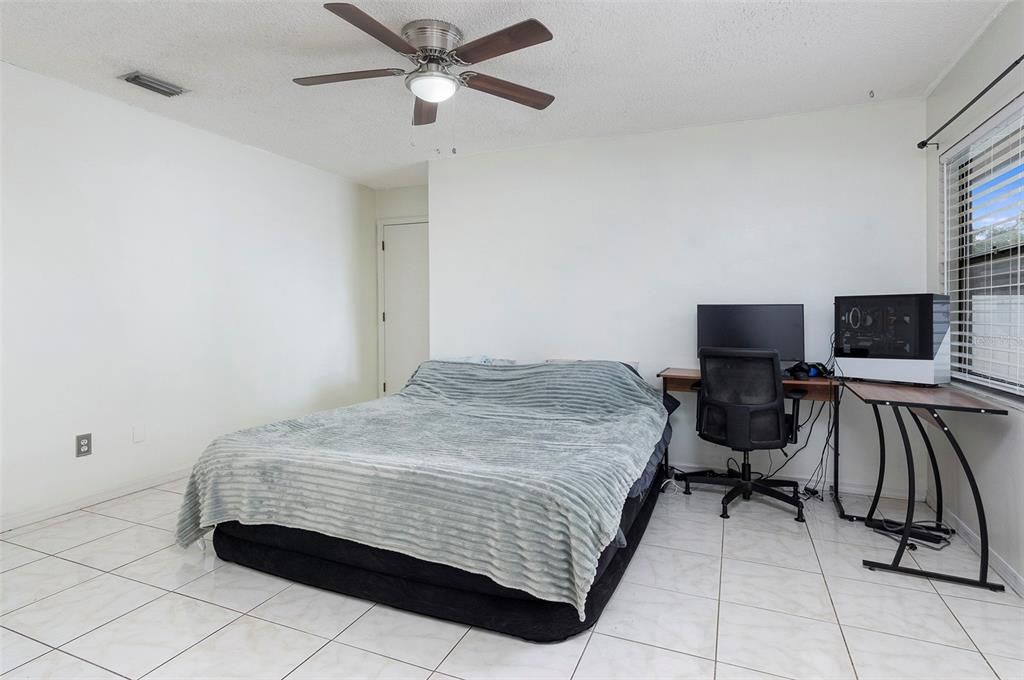 For Rent: $2,400 (2 beds, 2 baths, 1053 Square Feet)