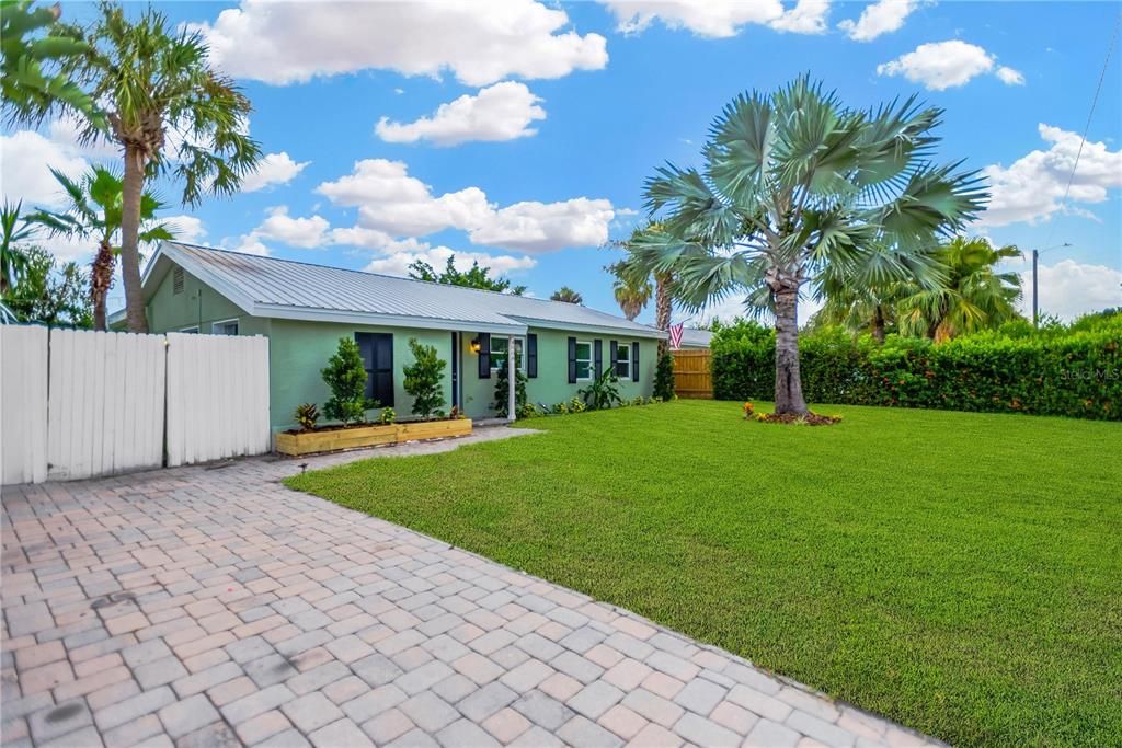 For Sale: $499,900 (4 beds, 2 baths, 1446 Square Feet)