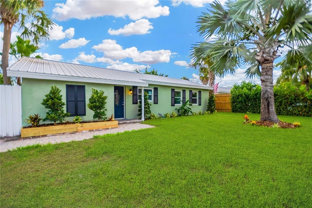 For Sale: $499,900 (4 beds, 2 baths, 1446 Square Feet)