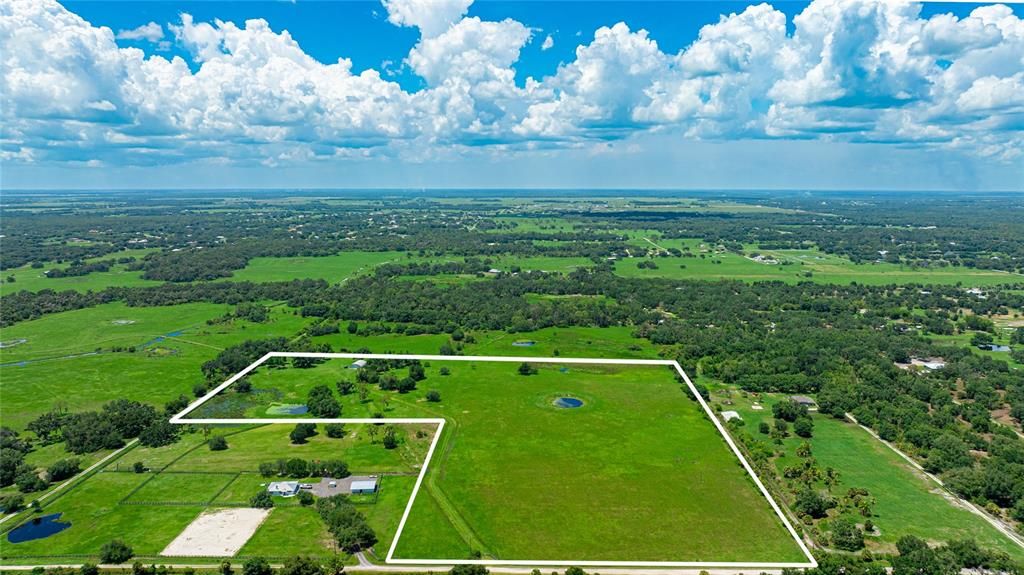 На продажу: $1,900,000 (31.86 acres)