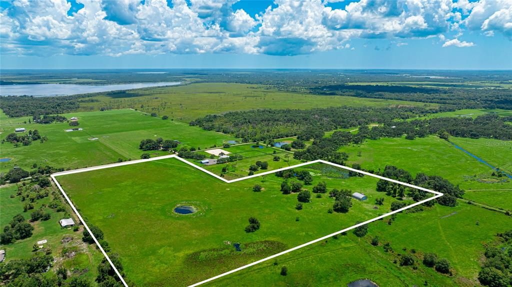 На продажу: $1,900,000 (31.86 acres)