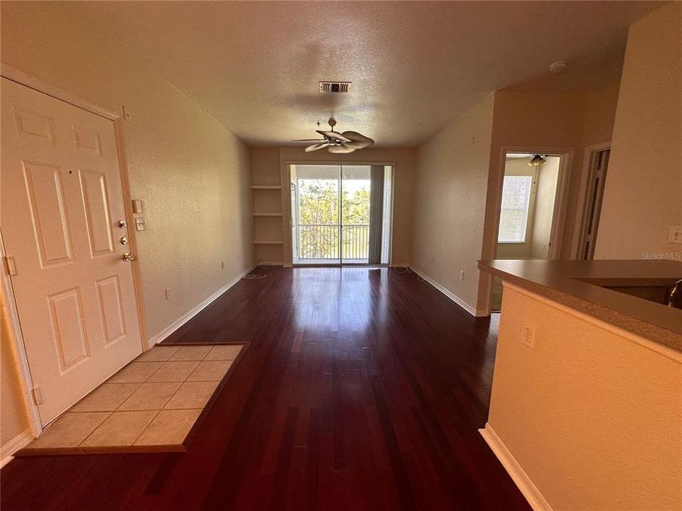 For Rent: $1,400 (1 beds, 1 baths, 749 Square Feet)