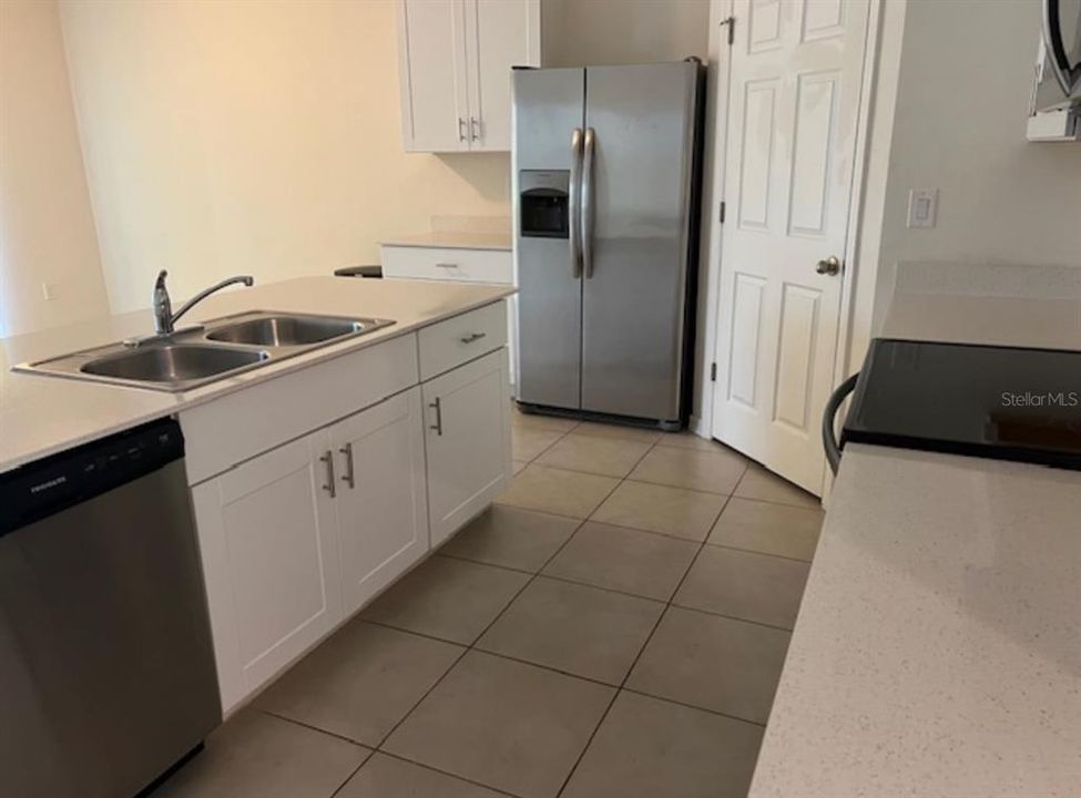 For Rent: $2,195 (3 beds, 2 baths, 1828 Square Feet)