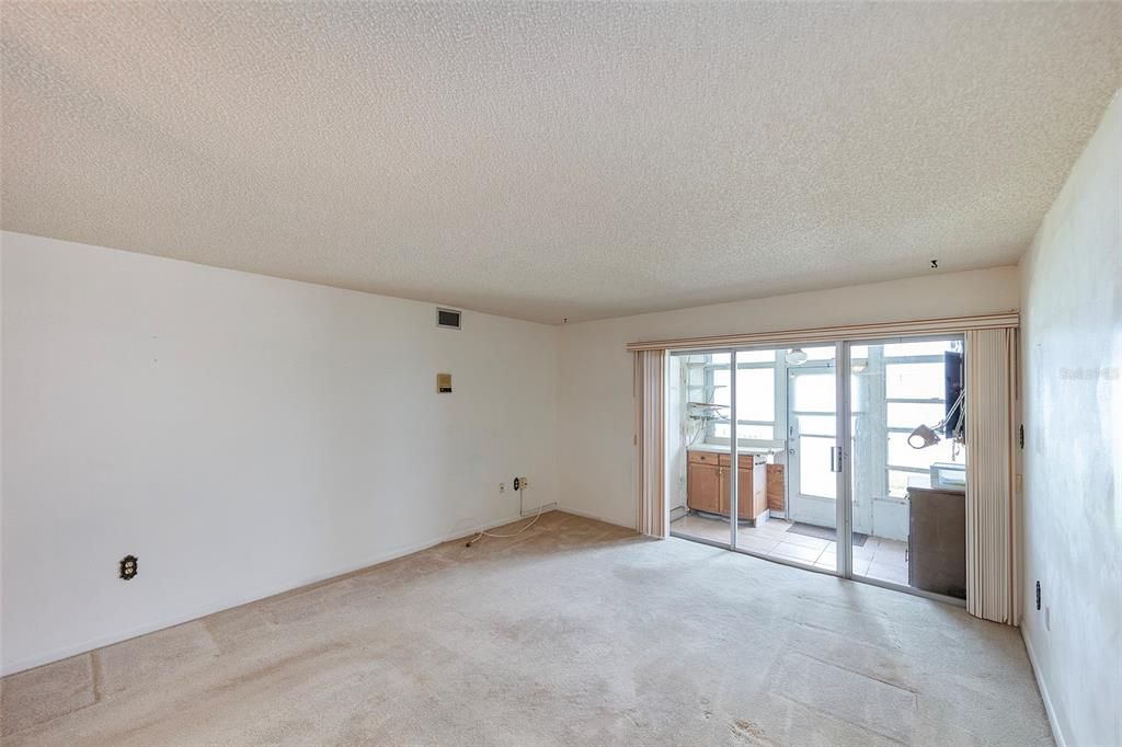 For Sale: $299,000 (2 beds, 2 baths, 1193 Square Feet)