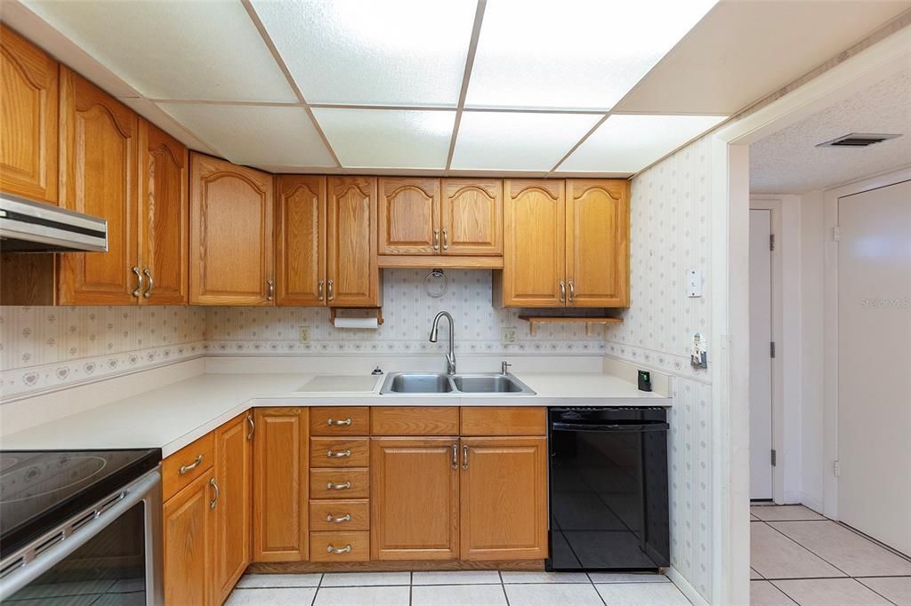 For Sale: $299,000 (2 beds, 2 baths, 1193 Square Feet)