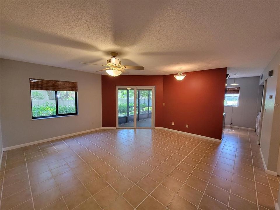 For Sale: $322,900 (2 beds, 2 baths, 930 Square Feet)