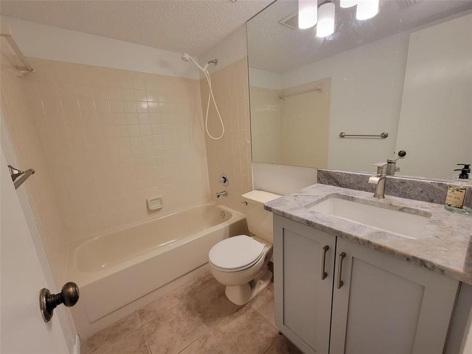 For Sale: $322,900 (2 beds, 2 baths, 930 Square Feet)