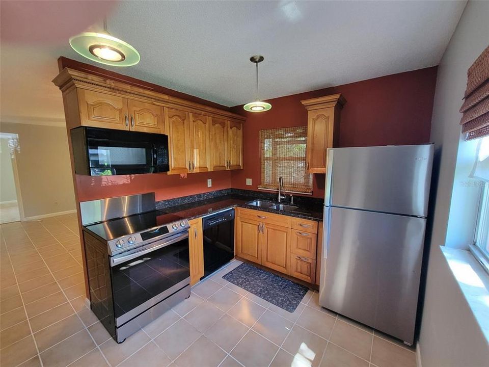 For Sale: $322,900 (2 beds, 2 baths, 930 Square Feet)