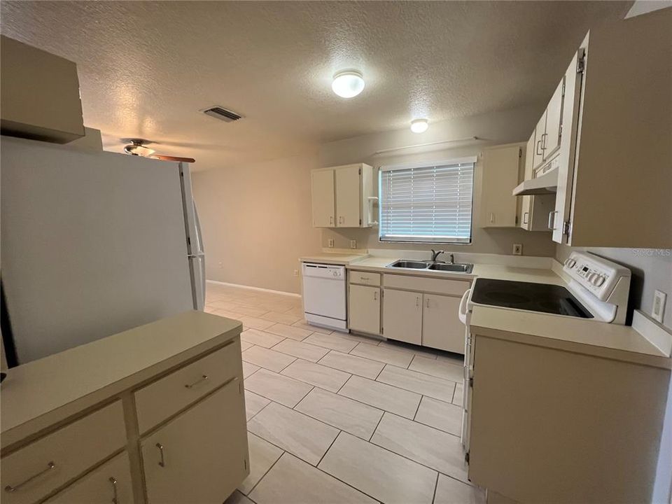 For Rent: $1,500 (2 beds, 1 baths, 1657 Square Feet)