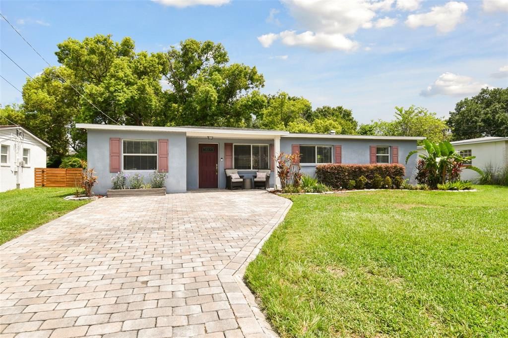 For Sale: $559,900 (4 beds, 2 baths, 1544 Square Feet)