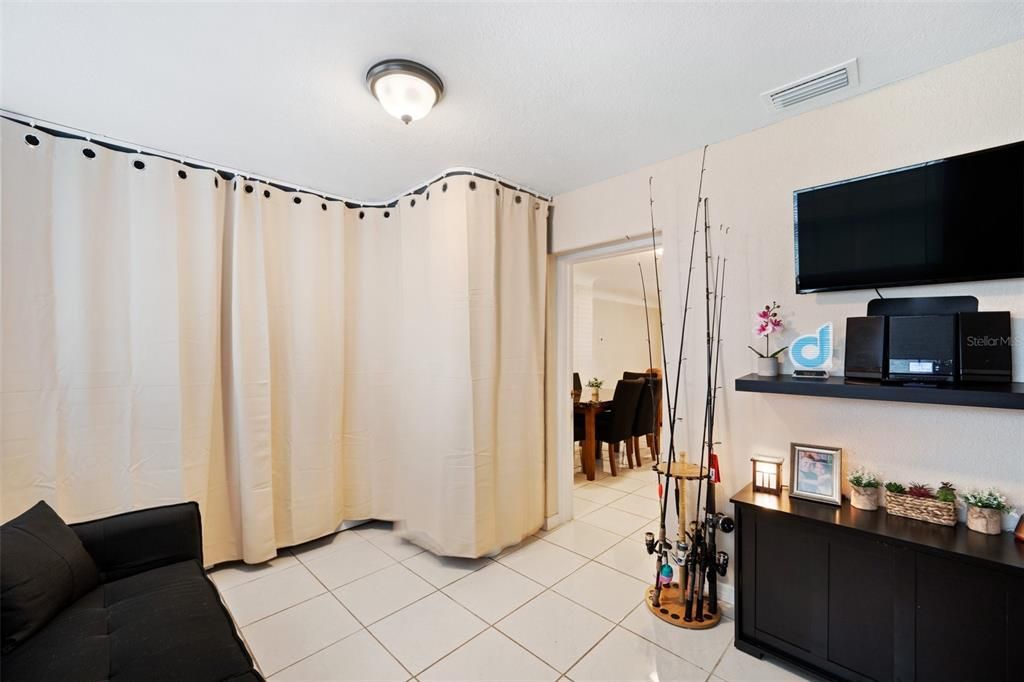 For Sale: $400,000 (3 beds, 2 baths, 1498 Square Feet)